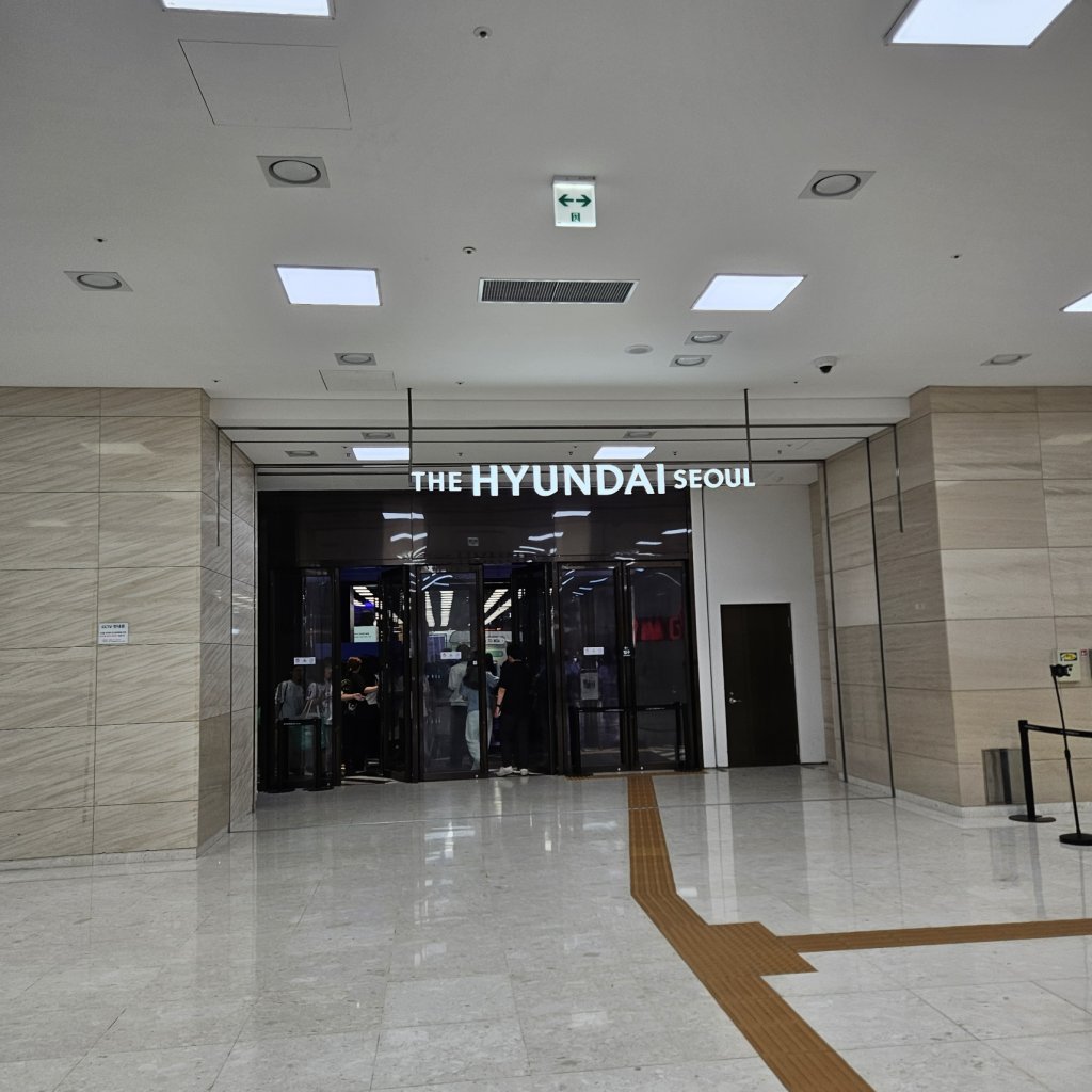 더현대서울-입구